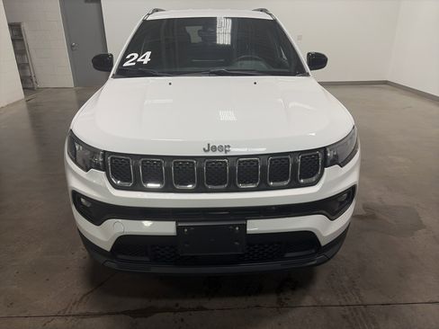Used 2024 Jeep Compass Latitude image 34