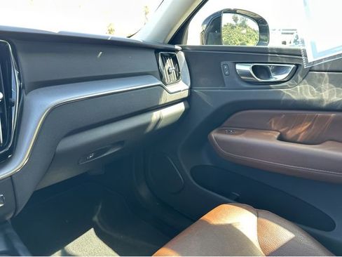 Used 2020 Volvo XC60 T5 Momentum w/ Protection Package Premier FWD image 8