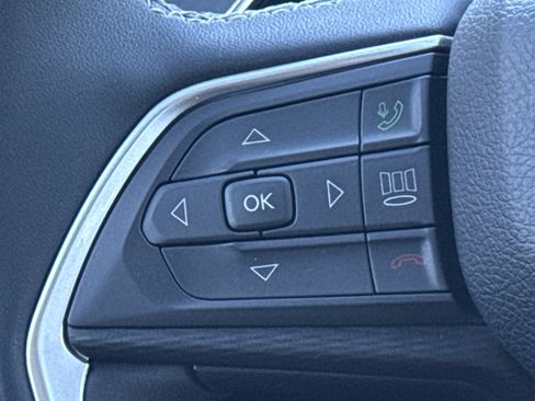 Used 2023 Jeep Grand Cherokee L Laredo image 18