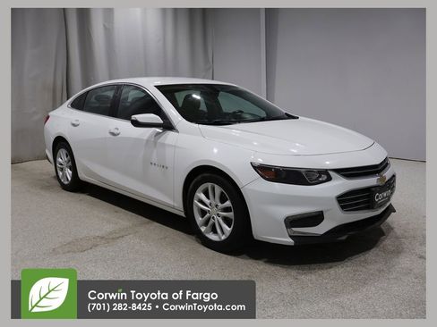 Used 2018 Chevrolet Malibu LT FWD image 1