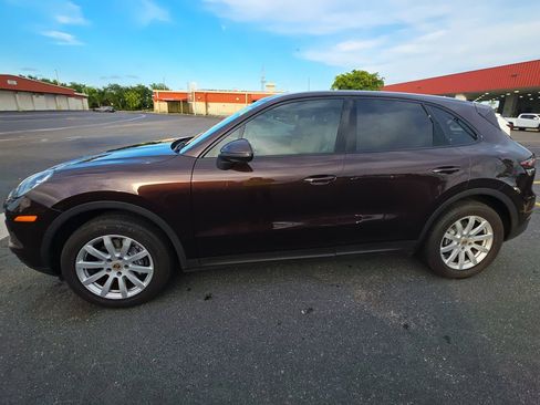 Used 2019 Porsche Cayenne AWD/4WD image 2