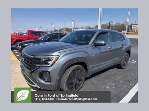 Used 2025 Volkswagen Atlas Cross Sport SE image 1