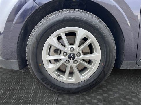 Used 2024 Kia Carnival LX image 14