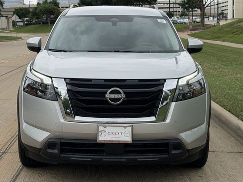 Used 2023 Nissan Pathfinder SV AWD/4WD image 6