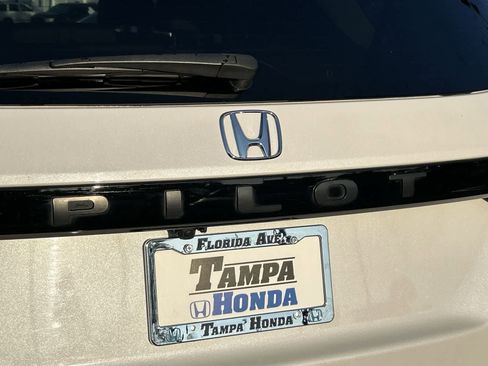 Used 2024 Honda Pilot Touring image 7