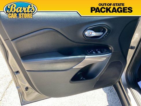 Used 2019 Jeep Cherokee Limited AWD/4WD image 24