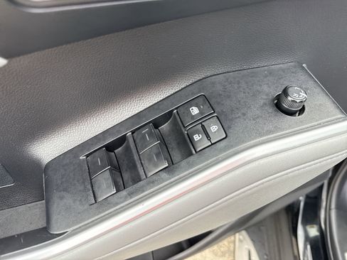 Used 2023 Toyota Highlander XLE image 15