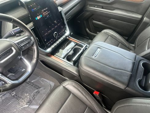 Used 2025 GMC Yukon Denali AWD/4WD image 9