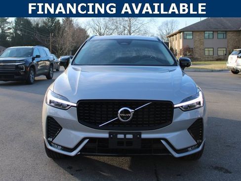 Used 2025 Volvo XC60 B5 Plus image 3