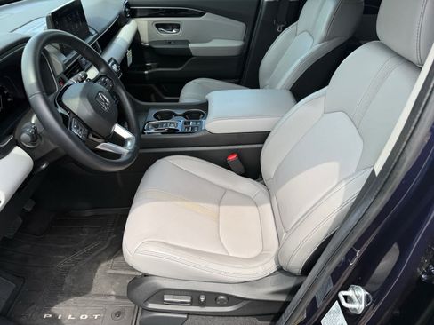 Used 2025 Honda Pilot EX-L image 10
