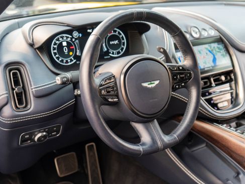Used 2021 Aston Martin DBX image 10