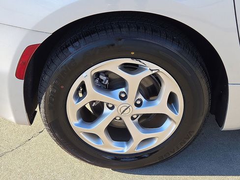 Used 2024 Chrysler Pacifica Limited image 7