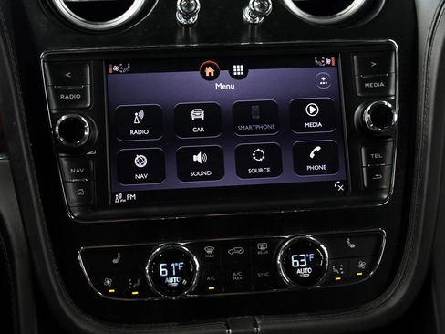 Used 2018 Bentley Bentayga Onyx Edition AWD/4WD image 44