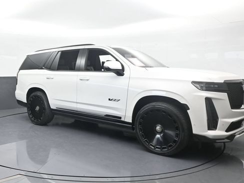 Used 2023 Cadillac Escalade V AWD/4WD image 8