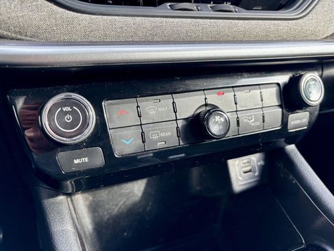 Used 2023 Jeep Compass Sport image 31