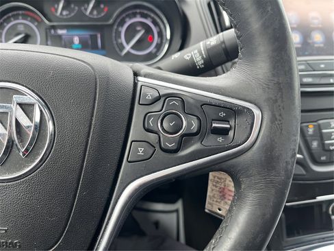 Used 2017 Buick Regal Sport Touring image 31
