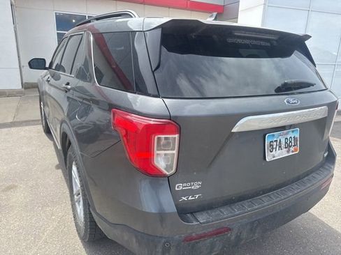 Used 2020 Ford Explorer XLT w/ Comfort Package AWD/4WD image 2