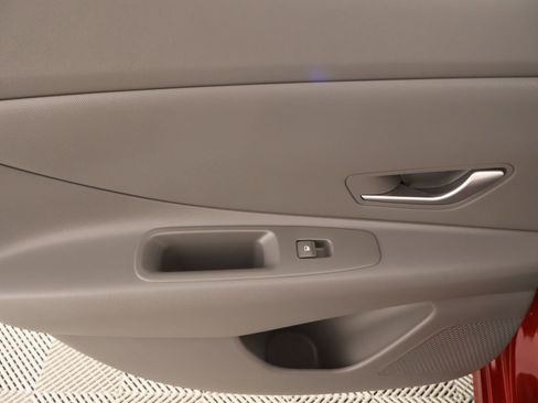 Certified 2024 Hyundai Elantra SE image 15