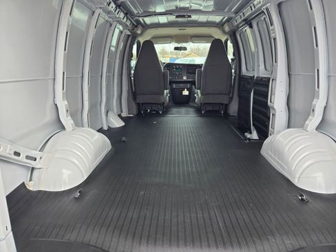 New 2026 Chevrolet Express 2500 image 15