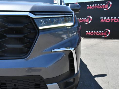 Used 2024 Honda Pilot EX-L image 11