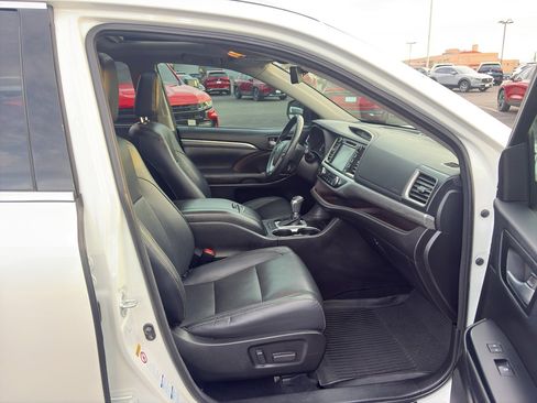 Used 2018 Toyota Highlander Limited image 20