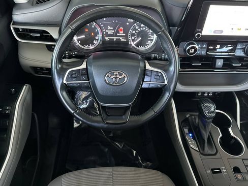 Used 2023 Toyota Highlander LE FWD image 15