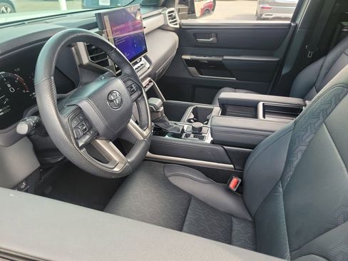 Used 2025 Toyota Tundra Limited AWD/4WD image 3
