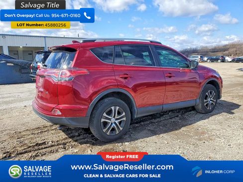 Used 2018 Toyota RAV4 LE FWD image 4