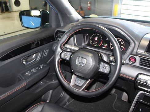 Used 2025 Honda Pilot TrailSport image 24