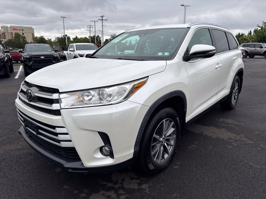 Certified 2019 Toyota Highlander XLE w/ Carpet Mat Package (TMS) AWD/4WD image 3