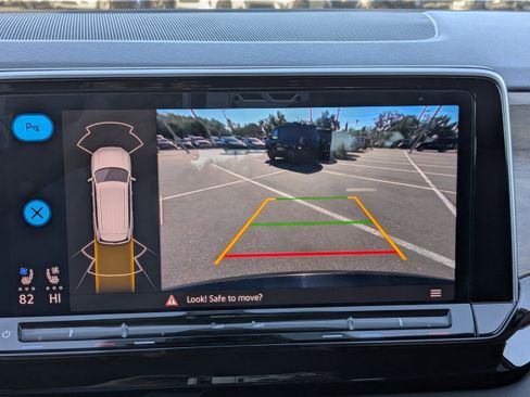 Used 2024 Volkswagen Atlas SE image 23