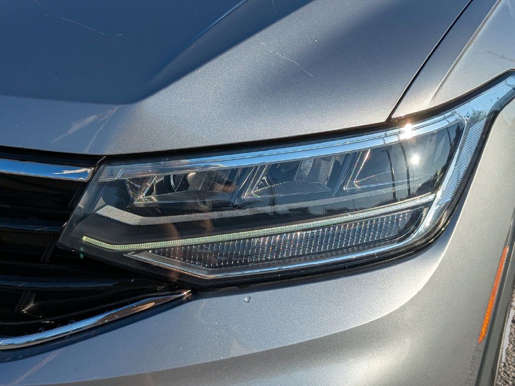 Certified 2023 Volkswagen Tiguan SE R-Line FWD image 7