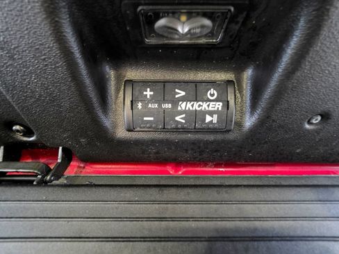 Used 2023 GMC Sierra 1500 AT4 w/ Technology Package AWD/4WD image 14