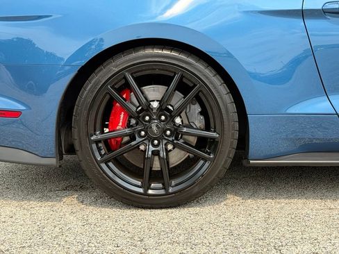 Used 2021 Ford Mustang Shelby GT500 w/ Technology Package RWD image 11