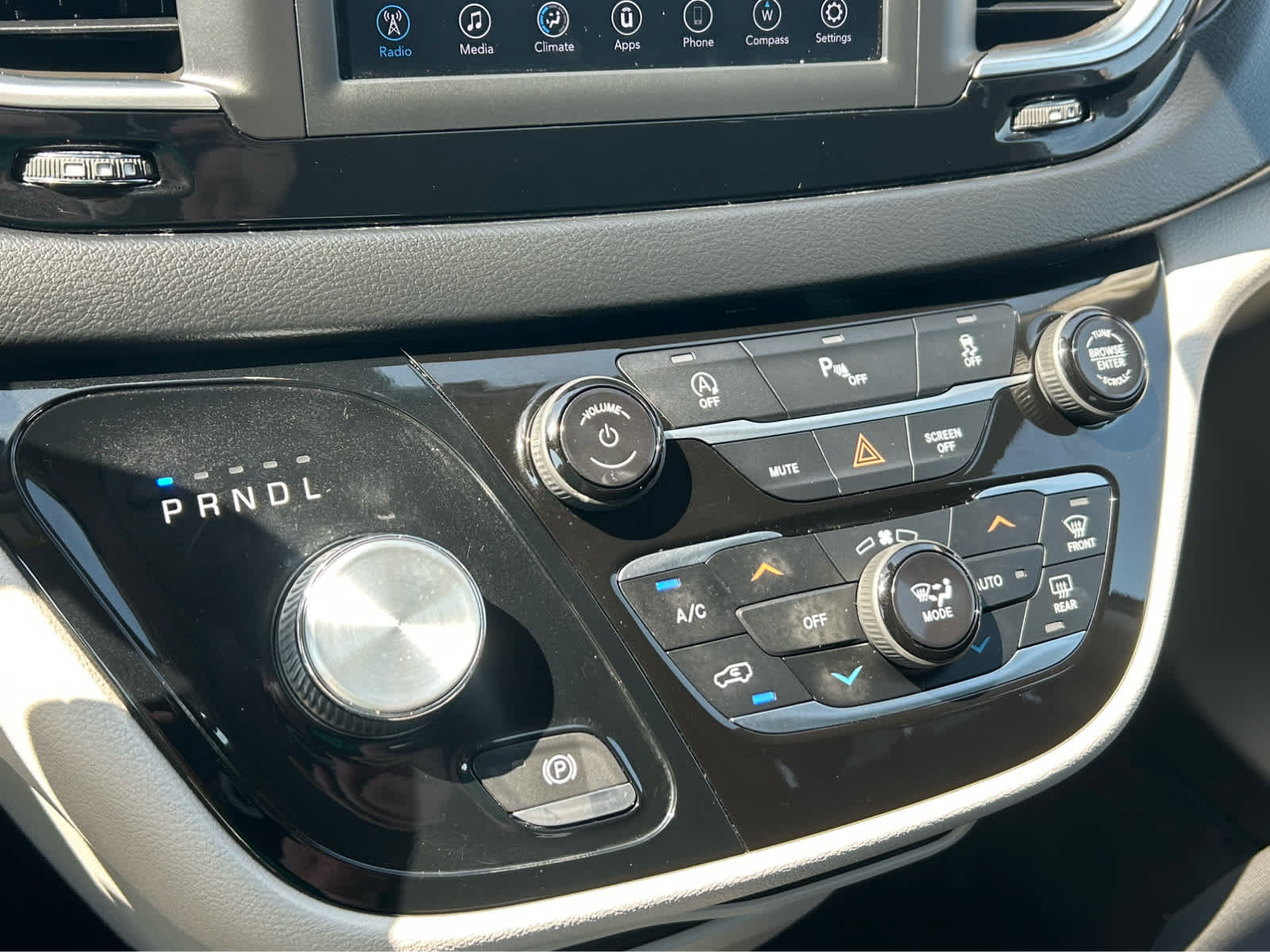 Used 2018 Chrysler Pacifica Touring Plus FWD image 41
