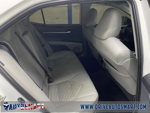 Used 2020 Toyota Camry SE image 19