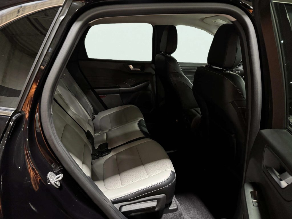 Used 2023 Ford Escape Platinum AWD/4WD image 24