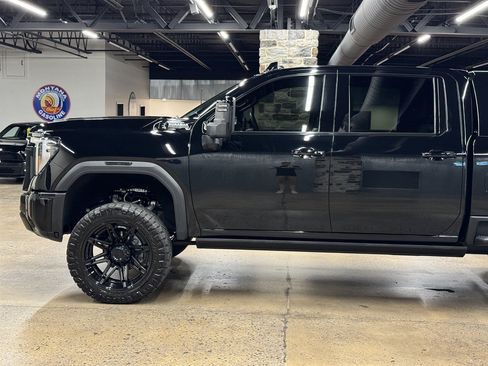 Used 2024 GMC Sierra 2500 AT4 w/ AT4 Premium Plus Package AWD/4WD image 5