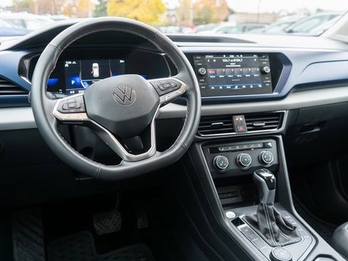 Used 2022 Volkswagen Taos SE image 13