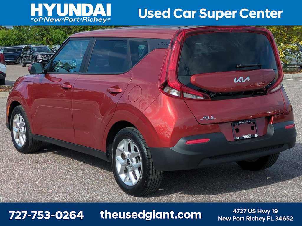 Used 2022 Kia Soul LX w/ Technology Package FWD image 3