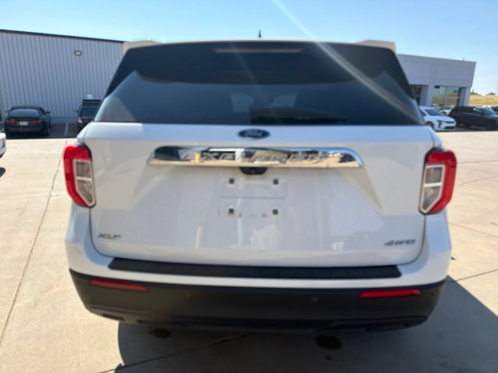 Used 2023 Ford Explorer XLT AWD/4WD image 4