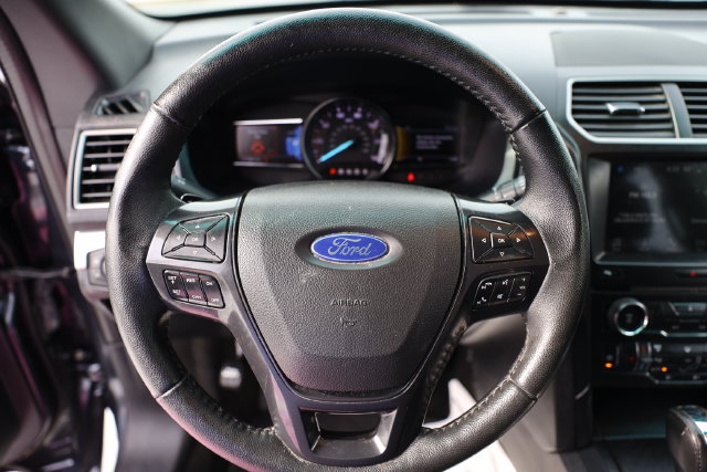 Used 2017 Ford Explorer XLT w/ Equipment Group 201A FWD image 18