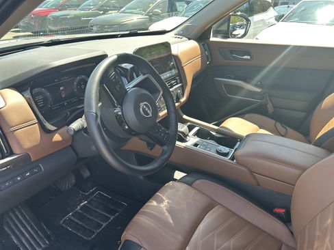 Used 2025 Nissan Pathfinder Platinum AWD/4WD image 19