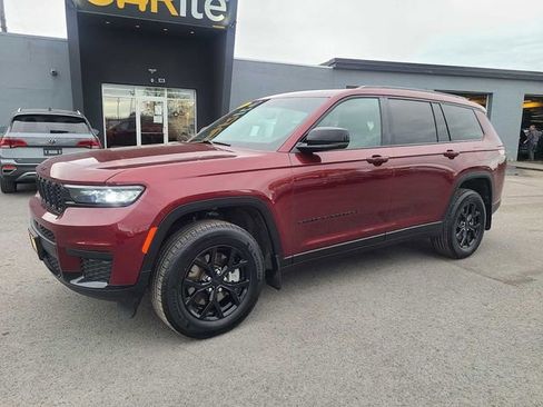 Used 2024 Jeep Grand Cherokee L Laredo AWD/4WD image 2
