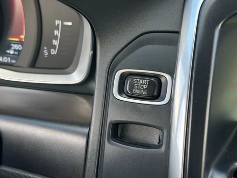 Used 2016 Volvo XC60 T5 Premier w/ Proximity Package image 38