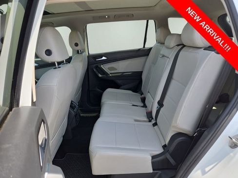 Used 2018 Volkswagen Tiguan SE w/ Panoramic Sunroof Package FWD image 12
