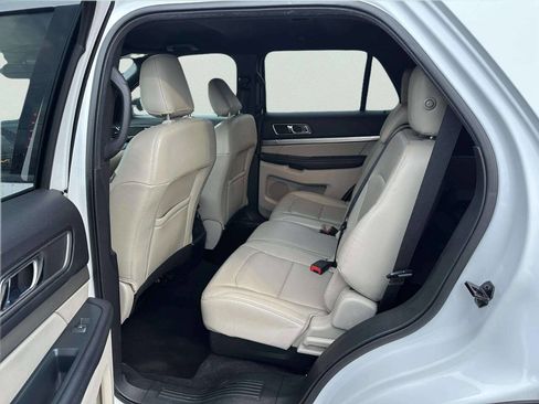 Used 2019 Ford Explorer XLT w/ Equipment Group 202A image 11