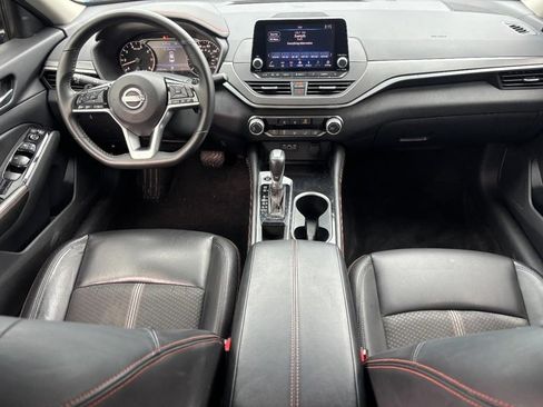 Used 2025 Nissan Altima 2.5 SR FWD image 11
