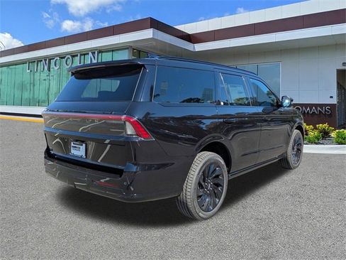 New 2025 Lincoln Navigator Reserve w/ Jet Appearance Package image 4