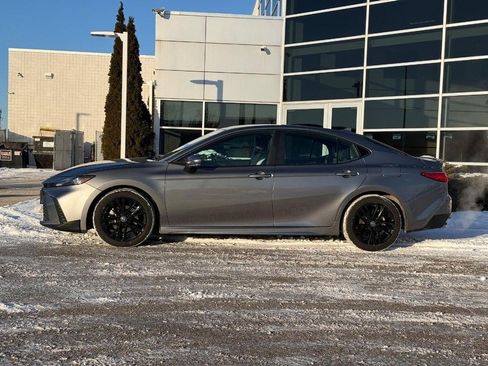 Used 2025 Toyota Camry SE image 6